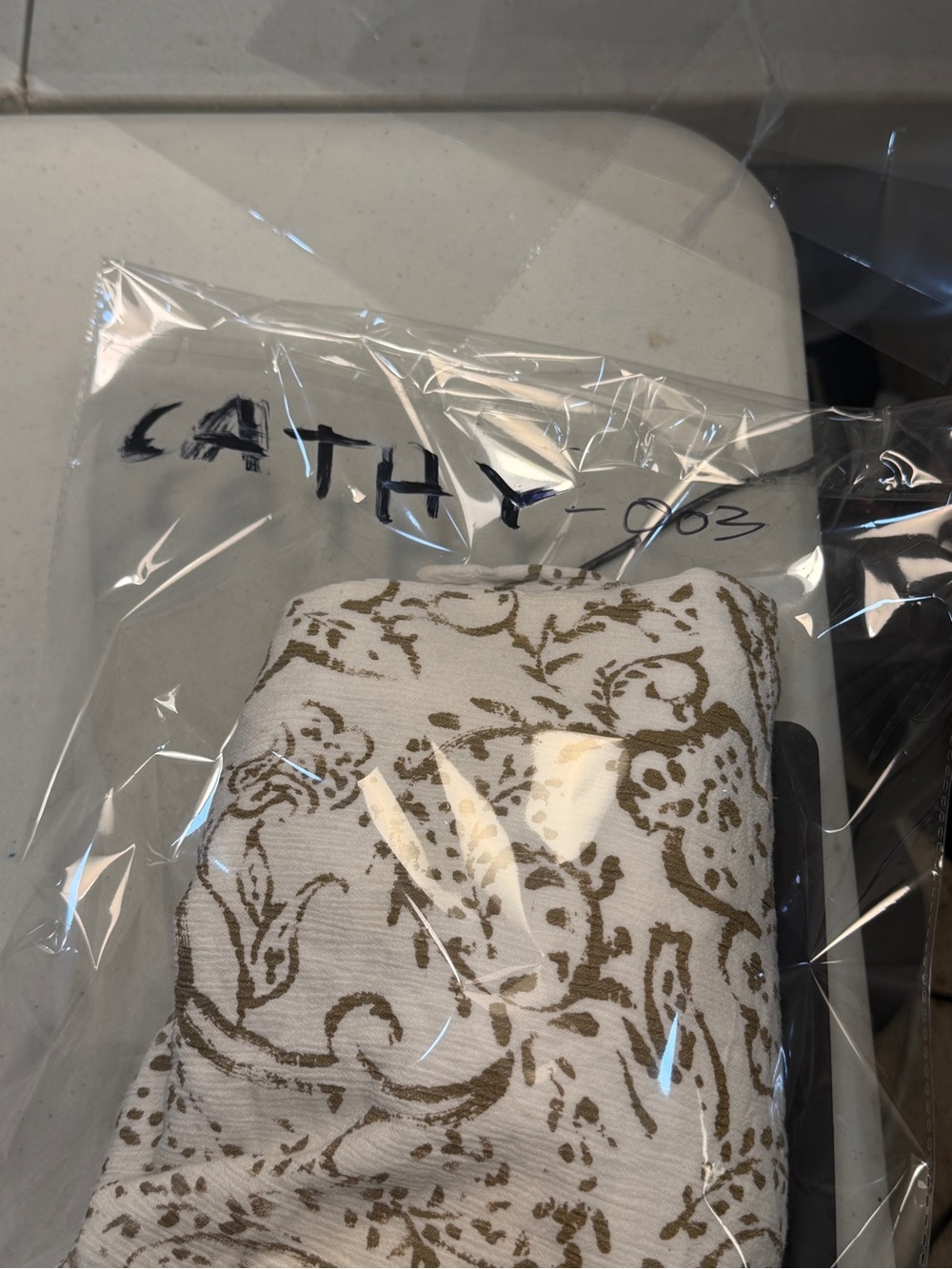 Cathy Daniels Cream and Olive Paisley V-Neck Women's Top 1X - Picture 7 of 7